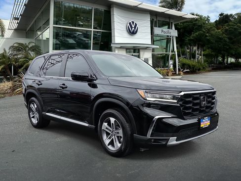 Used 2025 Honda Pilot EX-L image 3