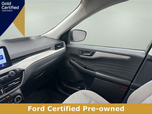 Used 2022 Ford Escape SE w/ SE Sport Appearance Package image 16