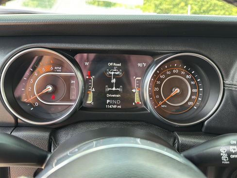 Used 2021 Jeep Wrangler Unlimited Sahara w/ Dual Top Group AWD/4WD image 22
