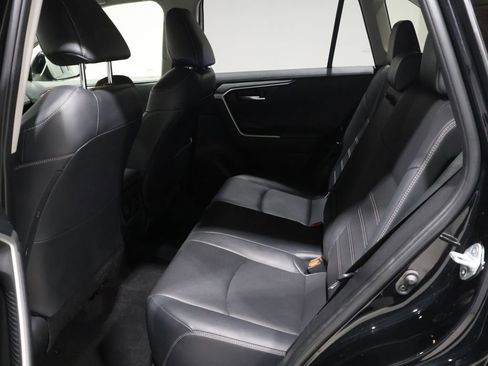Used 2019 Toyota RAV4 Limited image 18