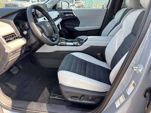 New 2026 Mitsubishi Outlander SE FWD image 8