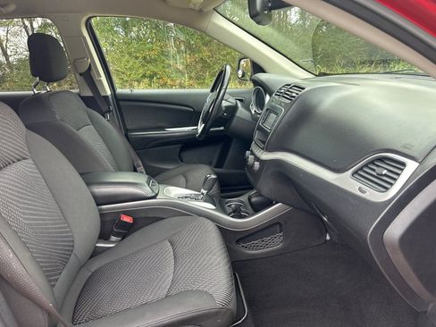 Used 2020 Dodge Journey SE w/ SE Popular Equipment Group FWD image 19