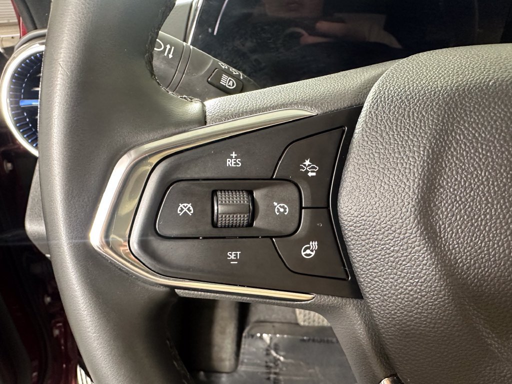 Used 2025 Chevrolet Trax LT w/ LT Convenience Package FWD image 22