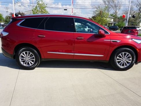 Used 2024 Buick Enclave Essence AWD/4WD image 4