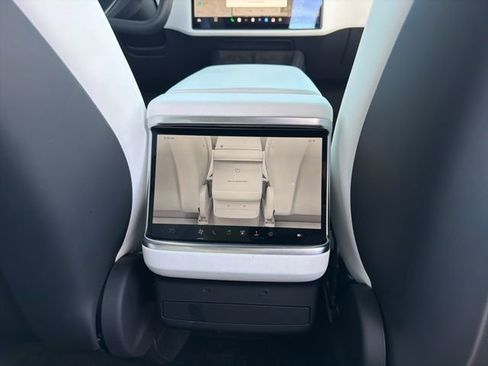 Used 2023 Tesla Model X Plaid image 18