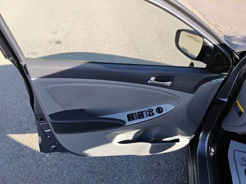 Used 2017 Hyundai Accent SE image 9