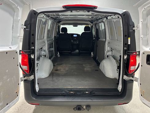 Used 2022 Mercedes-Benz Metris image 7
