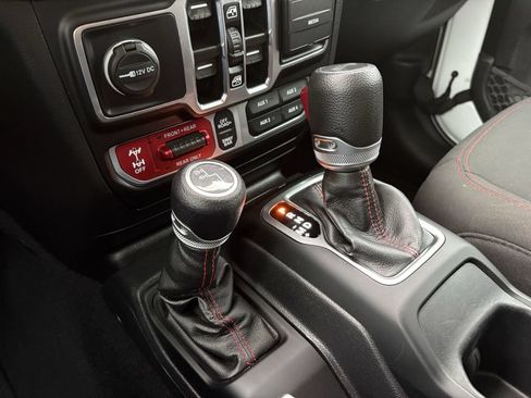 Used 2023 Jeep Wrangler Unlimited Rubicon AWD/4WD image 22