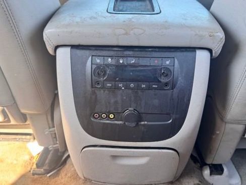 Used 2013 Chevrolet Suburban LTZ image 22