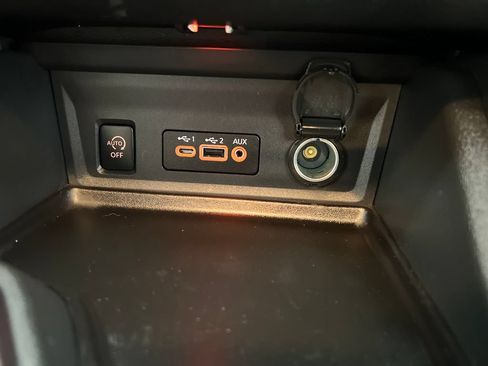 Used 2025 Nissan Sentra SV FWD image 48