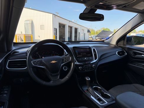 Used 2019 Chevrolet Equinox LT w/ Sun & Navigation Package image 17