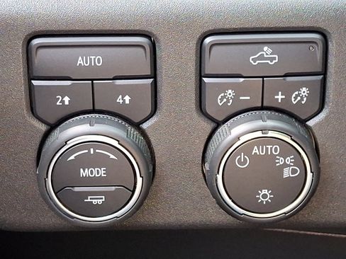 Used 2022 Chevrolet Silverado 1500 LT image 24