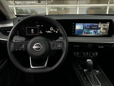 Used 2025 Nissan Kicks SV image 12