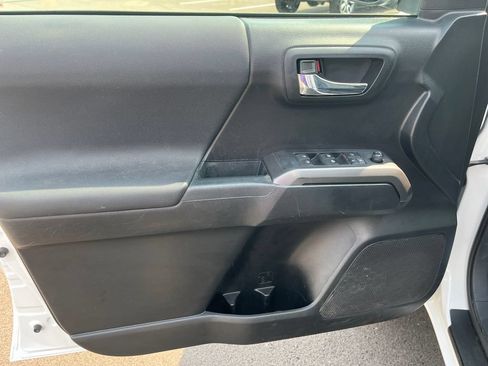 Used 2021 Toyota Tacoma TRD Sport AWD/4WD image 12