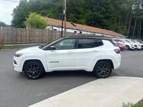Used 2024 Jeep Compass Limited w/ High Altitude Package AWD/4WD image 13