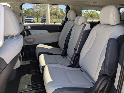 New 2026 Kia Carnival SX FWD image 17