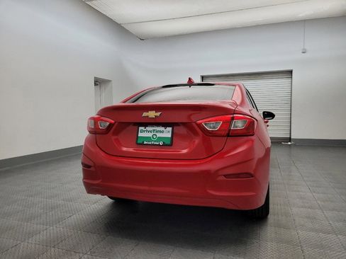Used 2017 Chevrolet Cruze LT image 7