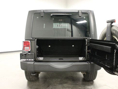 Used 2015 Jeep Wrangler Sport w/ Mopar Black Appearance Group AWD/4WD image 14