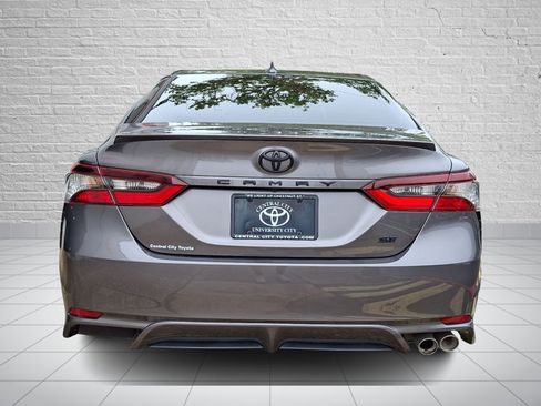 Used 2022 Toyota Camry SE w/ Carpet Mat Package (TMS) FWD image 5