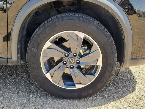 Used 2024 Nissan Rogue SV FWD image 6