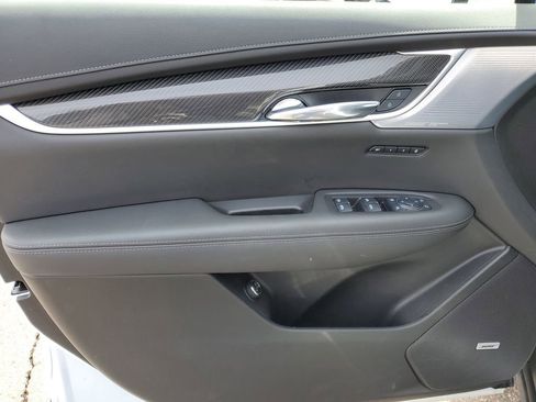 Certified 2025 Cadillac XT6 Sport w/ LPO, Floor Liner Package AWD/4WD image 20