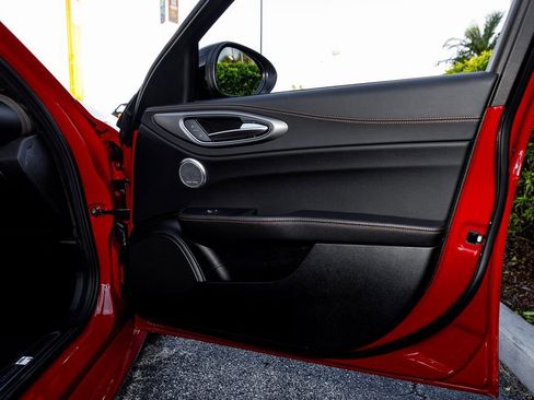 New 2025 Alfa Romeo Giulia w/ Driving Assist Package RWD image 39