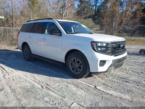 Used 2025 Ford Expedition Active image 3