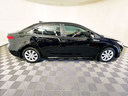 Used 2025 Toyota Corolla LE image 2