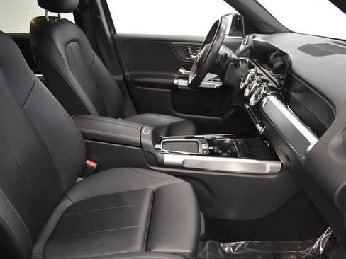 Used 2025 Mercedes-Benz GLB 250 4MATIC image 19