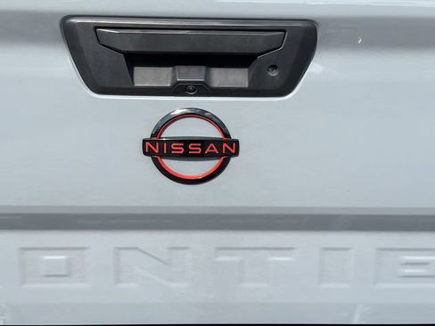 Used 2022 Nissan Frontier PRO-4X AWD/4WD image 11