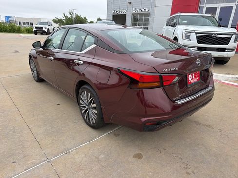 Used 2023 Nissan Altima 2.5 SV AWD/4WD image 3