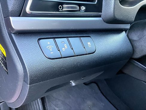 Used 2017 Hyundai Elantra Value Edition w/ Cargo Package FWD image 33