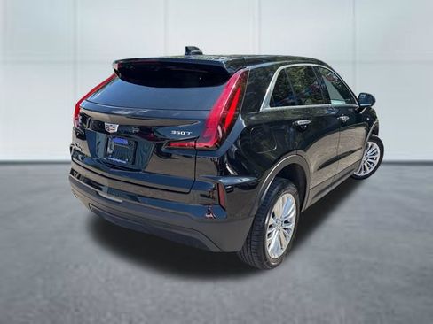 Used 2024 Cadillac XT4 Luxury w/ LPO, Floor Liner Package AWD/4WD image 4