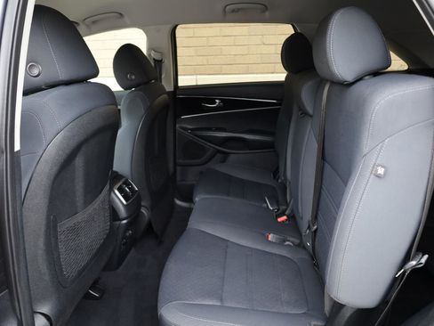 Used 2019 Kia Sorento FWD image 19