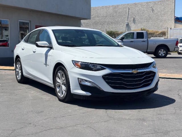 Used 2022 Chevrolet Malibu LT FWD image 1