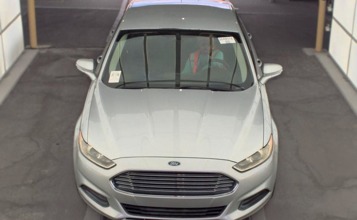 Used 2013 Ford Fusion SE FWD image 2