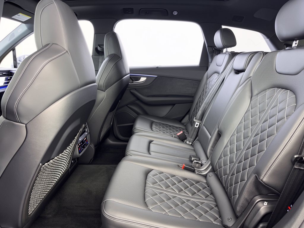 Used 2023 Audi SQ7 Prestige w/ Prestige Package AWD/4WD image 25