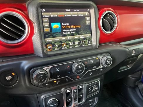 Used 2018 Jeep Wrangler Unlimited Rubicon AWD/4WD image 29