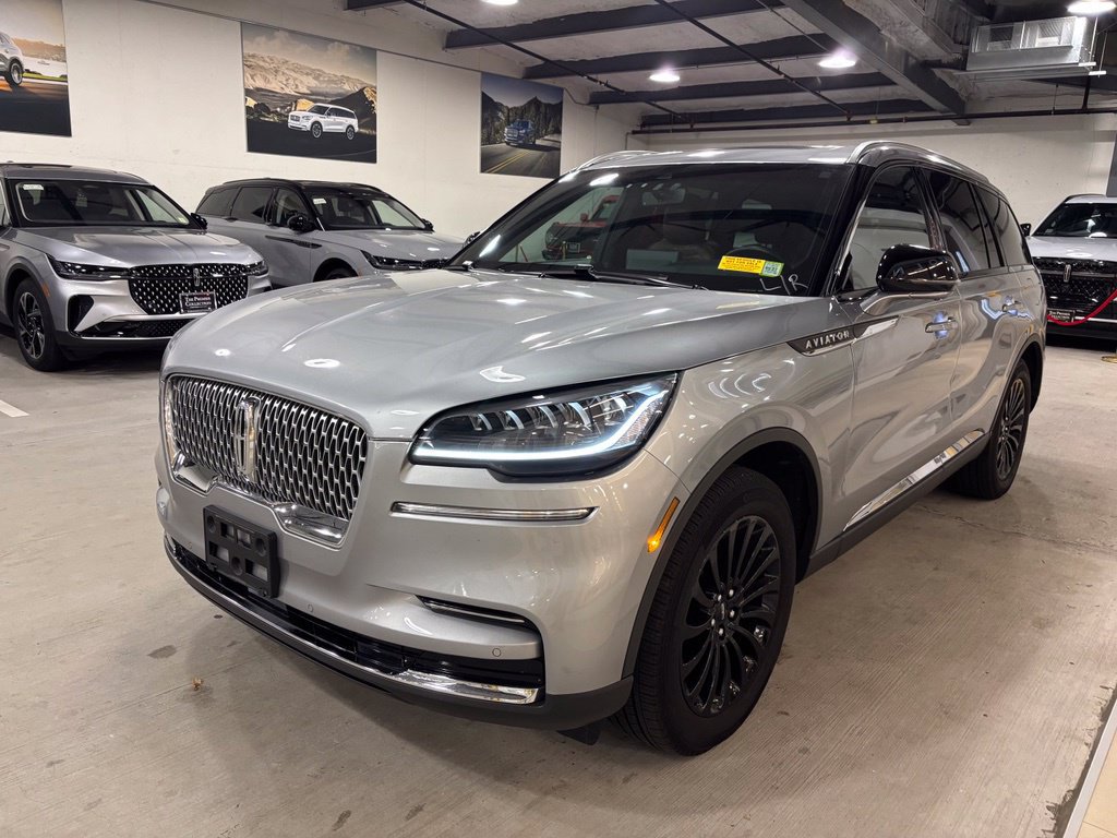 Used 2023 Lincoln Aviator Reserve w/ Elements Package Plus AWD/4WD image 2