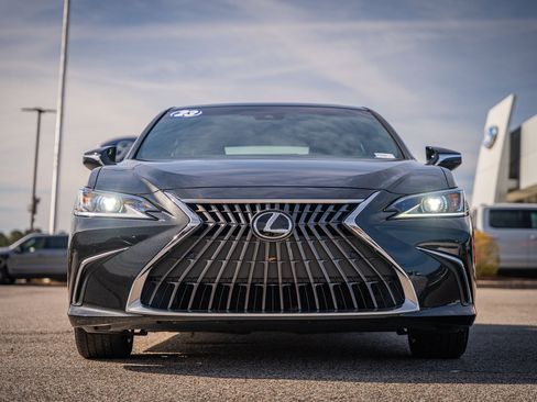 Used 2023 Lexus ES 350 w/ Premium Package image 2