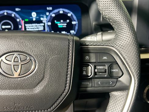 Used 2025 Toyota Tacoma TRD Off-Road AWD/4WD image 19