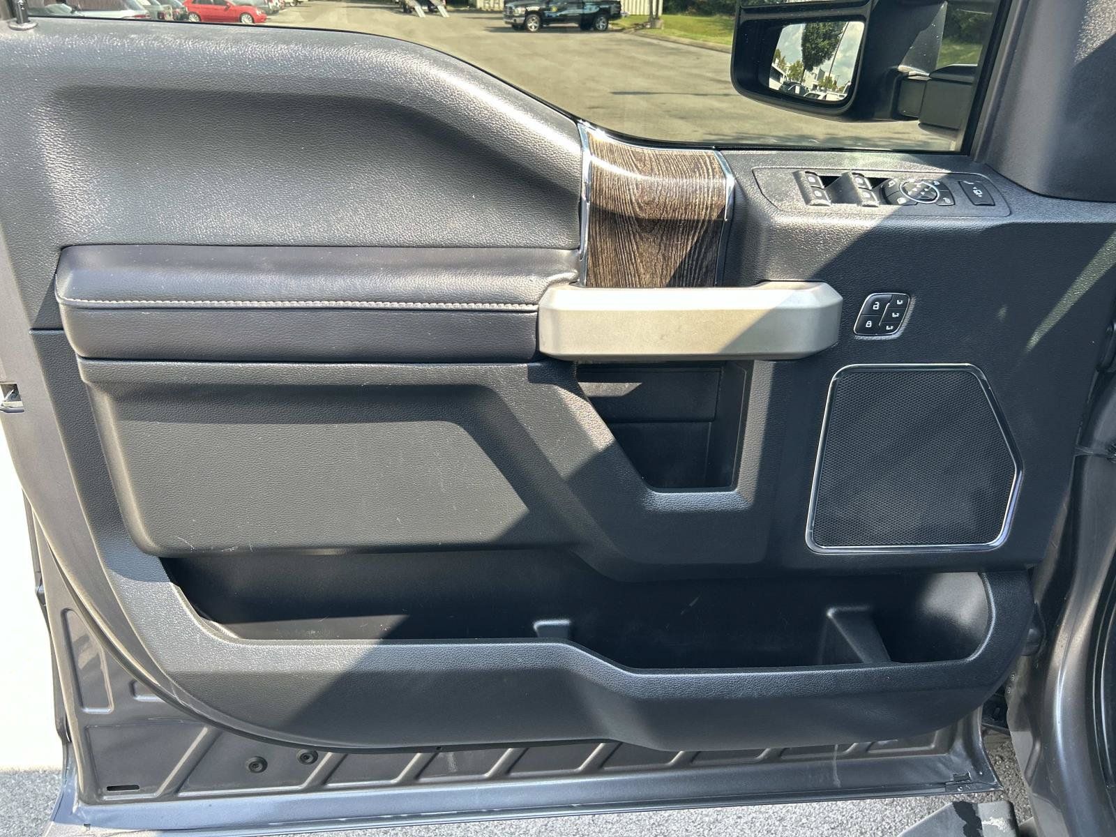 Used 2021 Ford F250 Lariat w/ Chrome Package AWD/4WD image 32