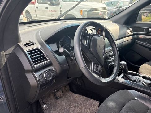 Used 2018 Ford Explorer XLT w/ Equipment Group 202A AWD/4WD image 8