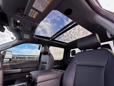 New 2026 Ford F250 Lariat w/ Black Appearance Package image 31