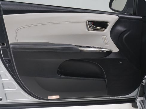 Used 2016 Toyota Avalon Limited image 14