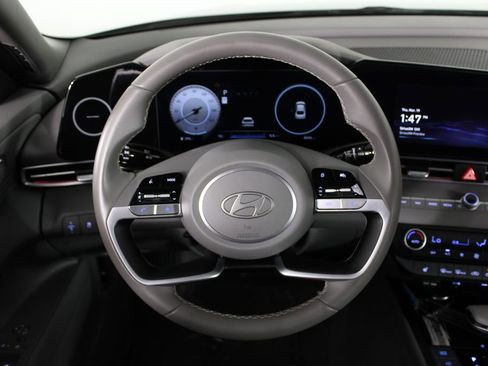 Used 2025 Hyundai Elantra SEL image 20