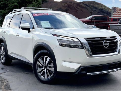 Used 2024 Nissan Pathfinder SL AWD/4WD image 35