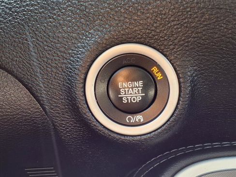 Used 2022 Dodge Challenger SXT w/ Blacktop Package image 9