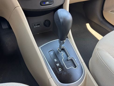 Used 2013 Hyundai Accent GLS FWD image 25