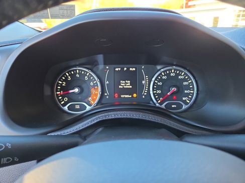 Used 2015 Jeep Renegade Latitude w/ Popular Equipment Group image 24